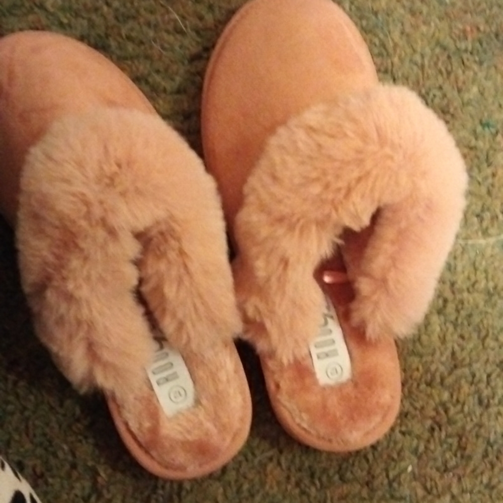 Iam selling my rouge helium slippers